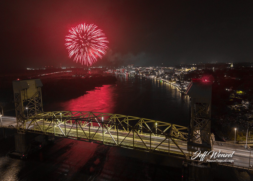 JW020: Wilmington Fireworks Red Firework Full Bridge